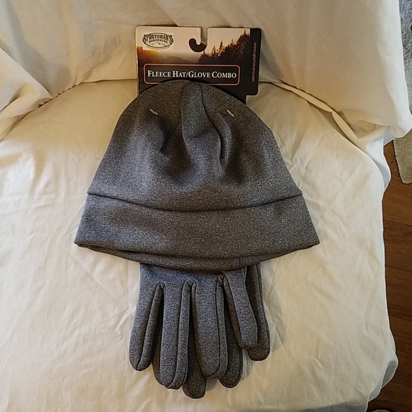 Fleece hat and glove combo - Picture 1 of 2